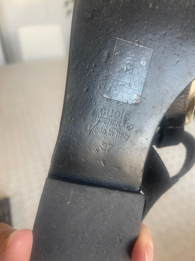 Sandali infradito neri con fiori