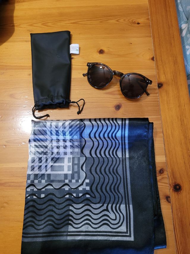 Foulard estivo nero e grigio  quadrato 90 cm.