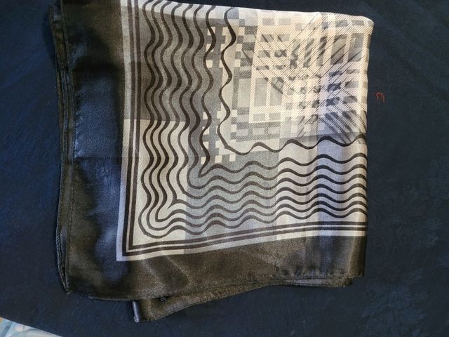 Foulard estivo nero e grigio  quadrato 90 cm.