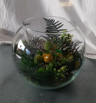Terrario de cristal con flores preservadas (25×20)