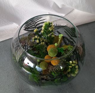 Terrario de cristal con flores preservadas (25×20)