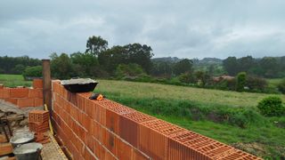 se busca oficial de primera en construcción