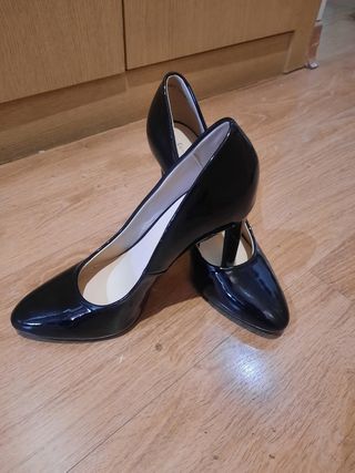 Zapatos negros charol tacón -talla 38