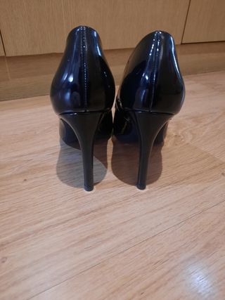 Zapatos negros charol tacón -talla 38