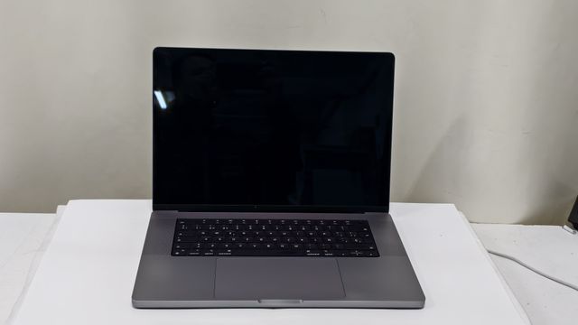 Apple Macbook M1 PRO - SEMINUEVO No12