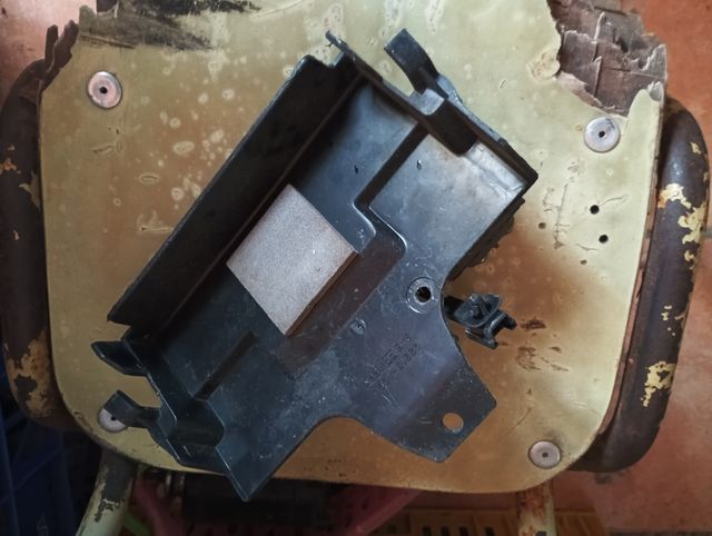 Caja batería Suzuki Burgman 650