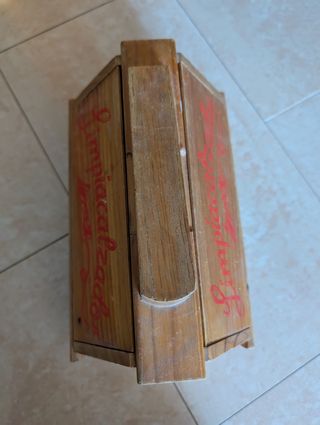 Zapatero antiguo de madera