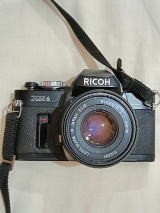 Cámara fotográfica con accesorios