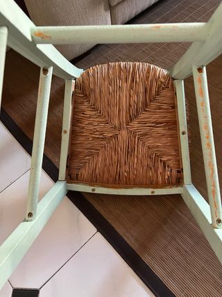 Silla alta enea y madera para barra.