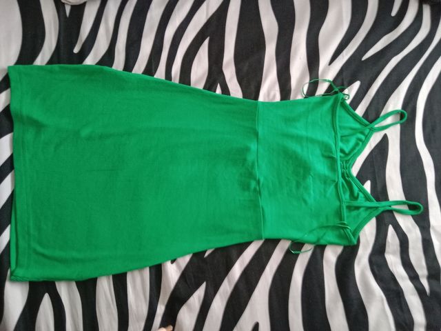 Vestido midi verde ajustado