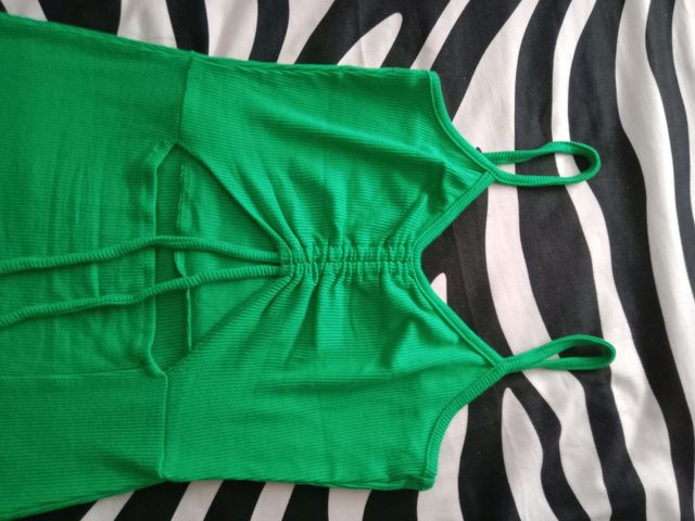 Vestido midi verde ajustado