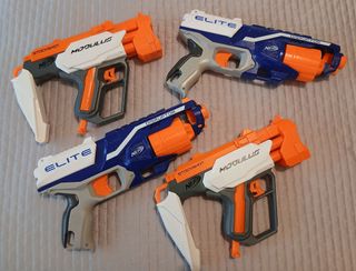 Lote 4  Nerf + 2 chalecos tácticos, balas y gafas