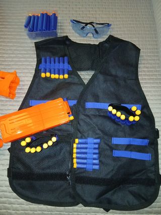 Lote 4  Nerf + 2 chalecos tácticos, balas y gafas