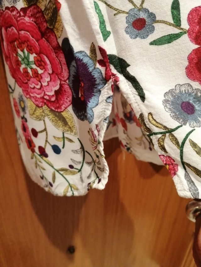 Camisa Zara flores multicolor talla M