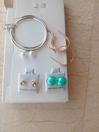 Aretes: 2 pares de aros + 2 pares de(5 pendientes)