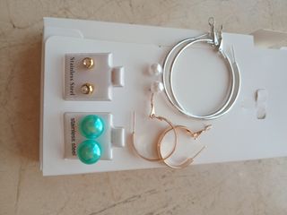 Aretes: 2 pares de aros + 2 pares de(5 pendientes)