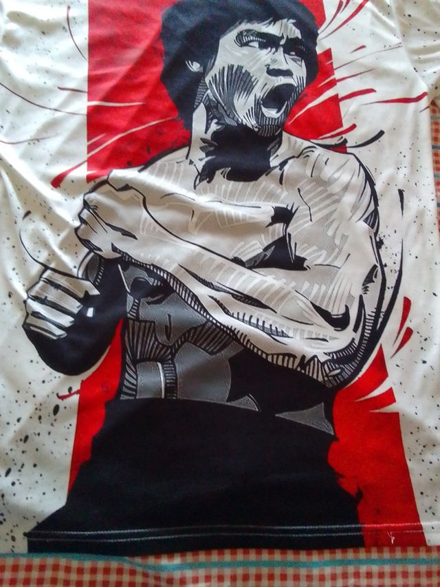 Camiseta Bruce Lee - roja y blanca