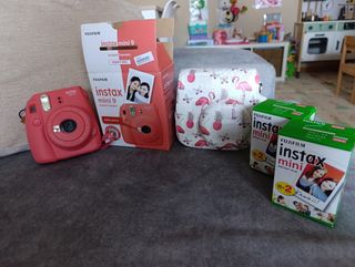 Cámara Instax Mini 9 coral