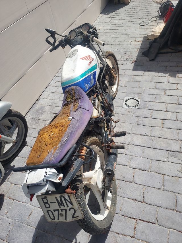 Moto Honda -NSR 80cc para restaurar