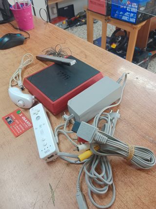 CONSOLA NINTENDO WII MINI CON MANDO NUNCHUCK CABLE