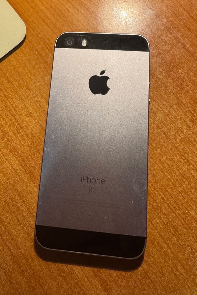 iPhone SE grigio