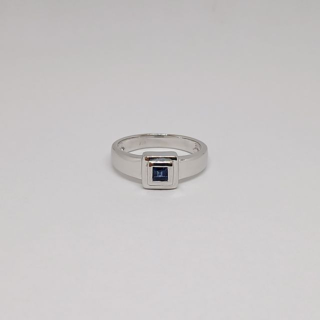 Sortija Oro Blanco Cuarzo Azul Solitario