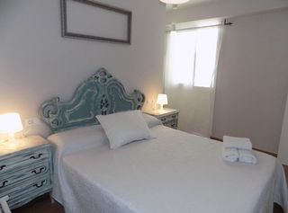 Dormitorio Vintage - mesitas y comoda