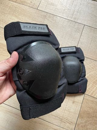 Rodilleras Black Pro skate. Nuevas. Ajustables.