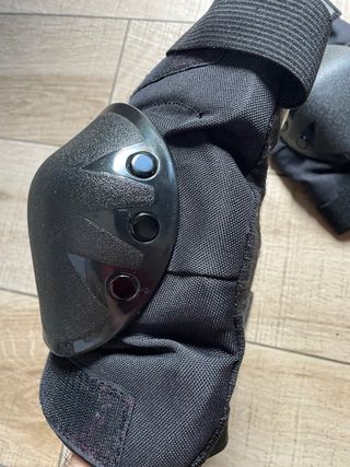 Rodilleras Black Pro skate. Nuevas. Ajustables.