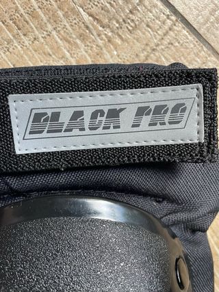 Rodilleras Black Pro skate. Nuevas. Ajustables.