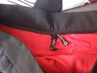 Falda Desigual negra y roja