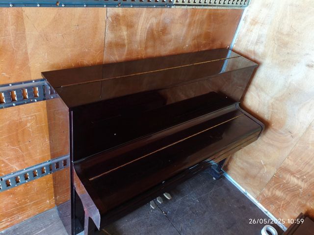 Piano Samick SU118