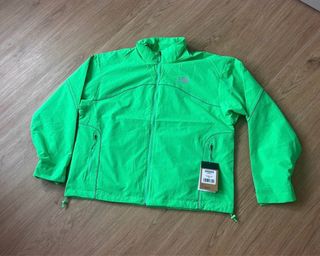 Cortavientos The North Face.Nueva. Talla L