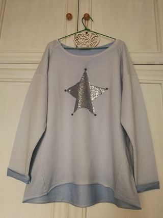 Sweater azul claro con estrella y manga larga