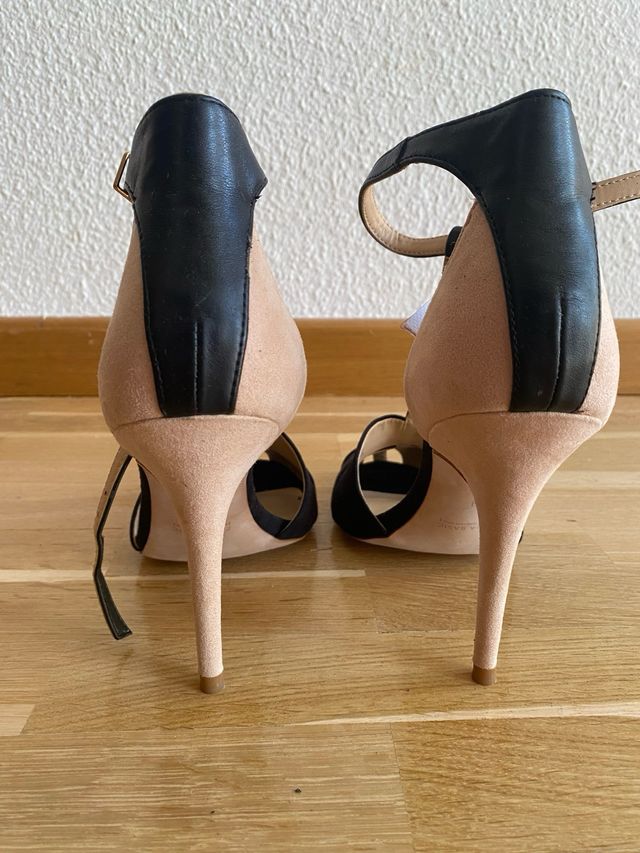 Zapatos tacón beige&negro con pulsera al tobillo