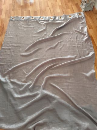 Cortinas grises satinadas