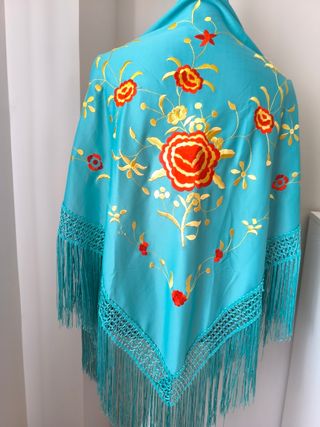 Mantón Flamenca turquesa bordado