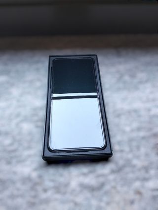 Samsung Galaxy Z Flip 5 - Smartphone pieghevole