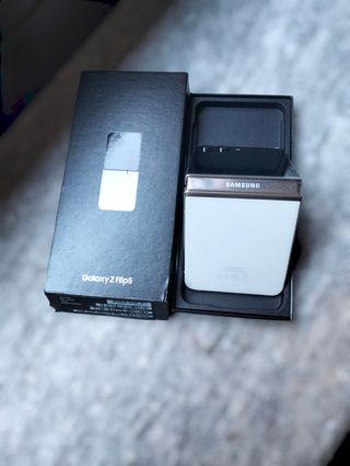 Samsung Galaxy Z Flip 5 - Smartphone pieghevole