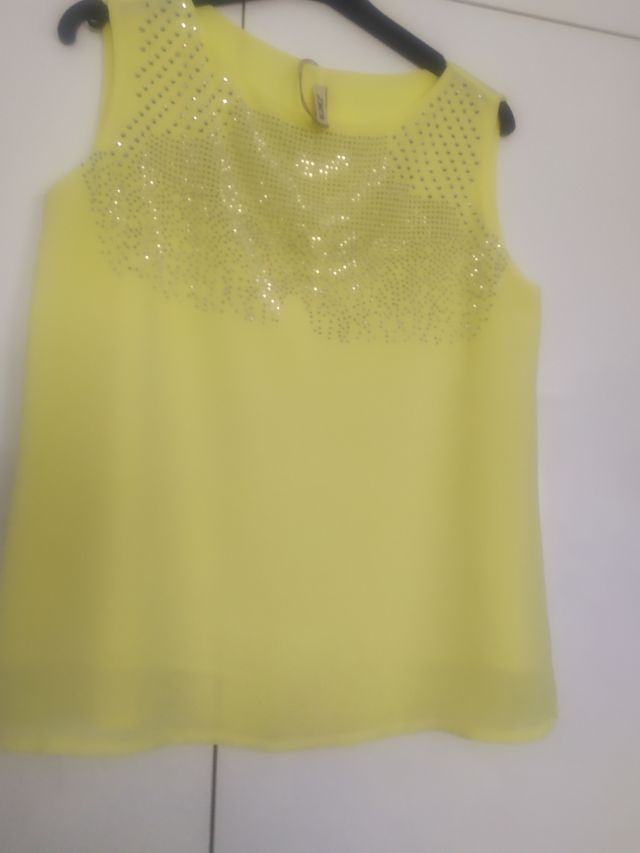 Top amarillo pedrería