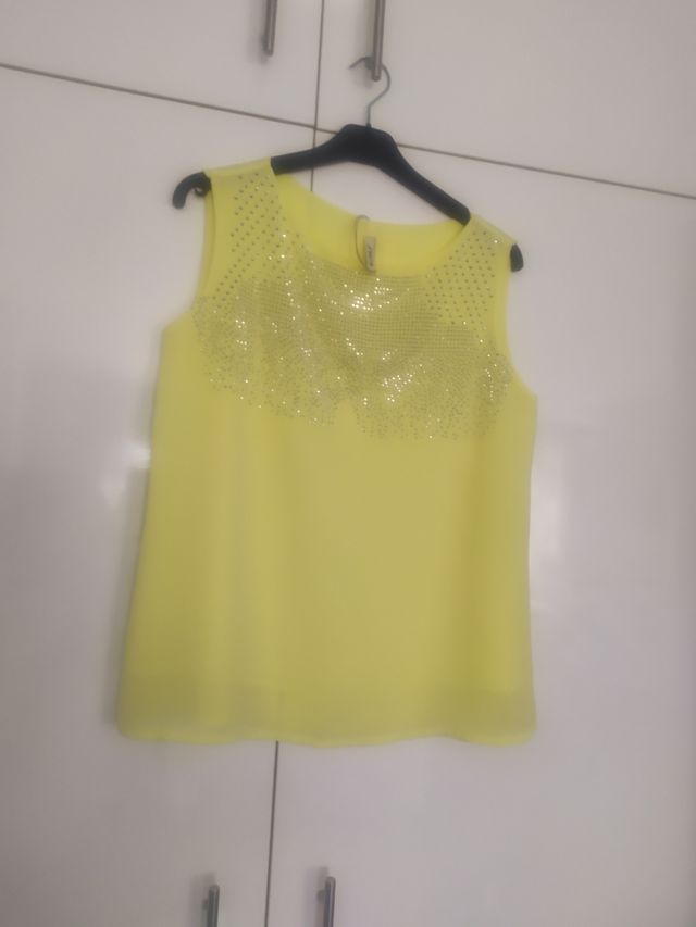 Top amarillo pedrería