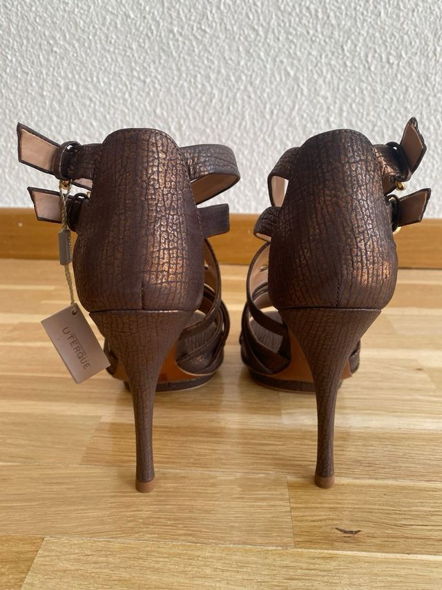 Sandalias tacón marrón - tiras cruzadas