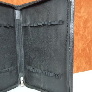 Estuche portá-bolígrafos, carpeta cremallera negra