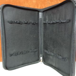 Estuche portá-bolígrafos, carpeta cremallera negra