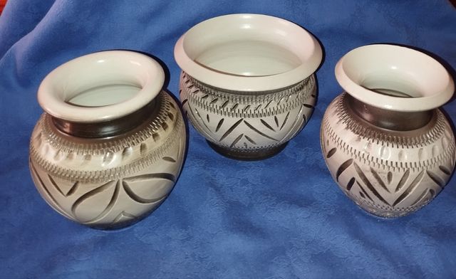 Set di 3 vasi nuovi di terracotta