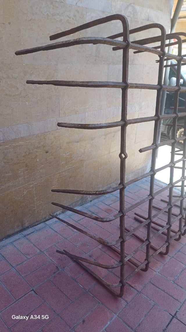 Reja antigua de hierro forjado