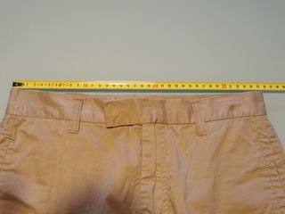 gonna a tubino Diesel, colore beige chiaro.