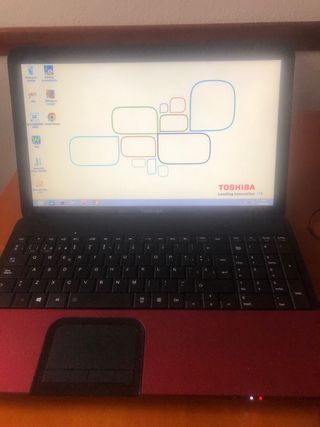 Portátil Toshiba - Rojo y Negro