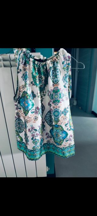 Canotta estiva multicolor con fiocco sulla spalla