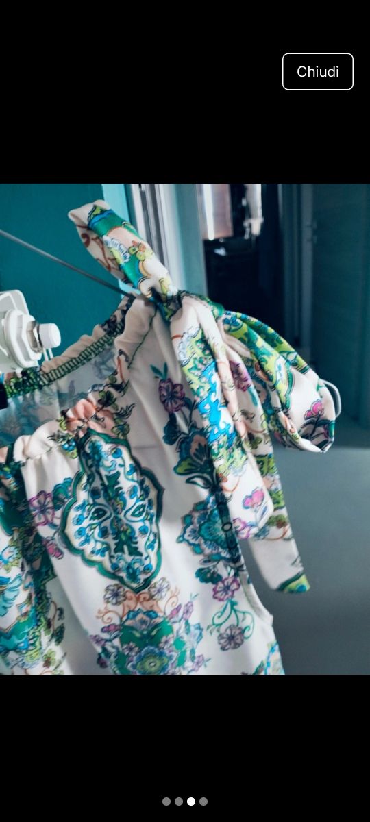 Canotta estiva multicolor con fiocco sulla spalla